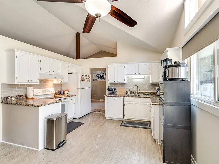 7708 Delaware Dr — Photo 12