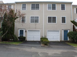 84 Summit Cmns, Derby, CT 06418