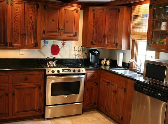 5th image of 204 Live Oak St