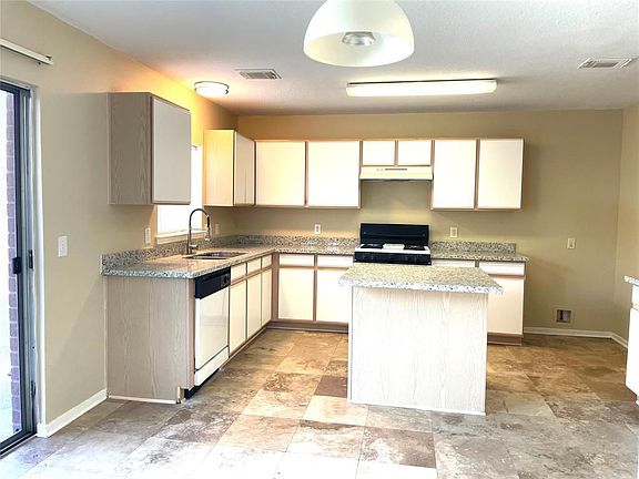 4th image of 13418 Venice Villa Ln