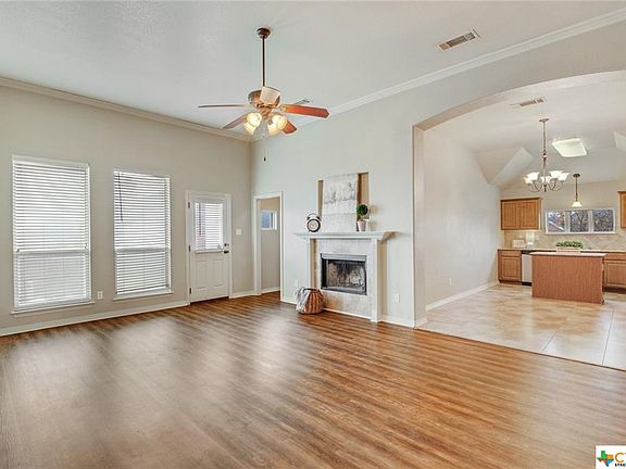 4th image of 927 Karey Dr