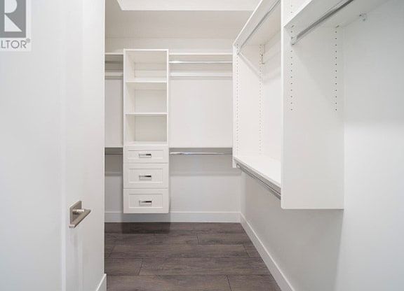 Walk in closet off master