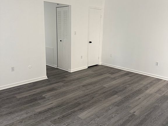 4th image of 15C Greenwood Rd #15C