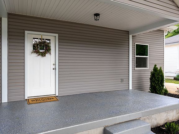 3rd image of 712 N Greenwood Ext