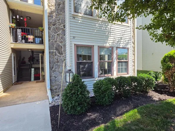 37 Bridgewater Dr, Marlton, NJ 08053