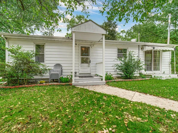 10889 E Cherokee Rd, Walkerton, IN 46574