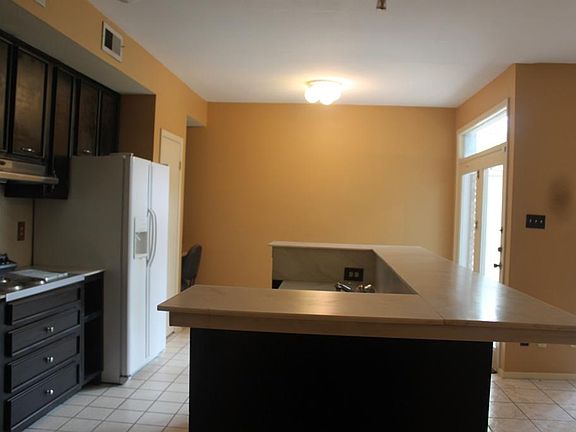 4th image of 2135 Lake Village Dr