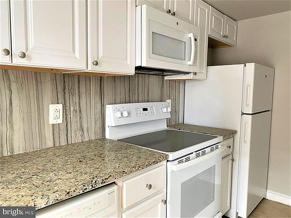 4th image of 1321-23 Spruce St #8A