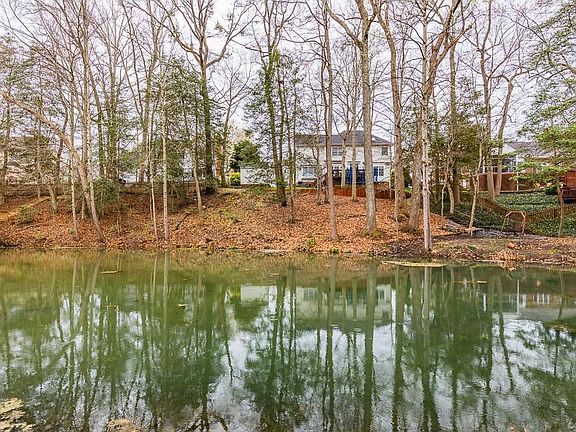 2nd image of 8129 Crown Colony Pkwy