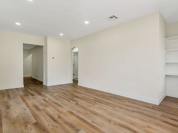 4th image of 2950 S Cyprus Ln W