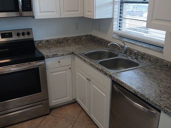 5th image of 205 Palmetto Ave APT 410