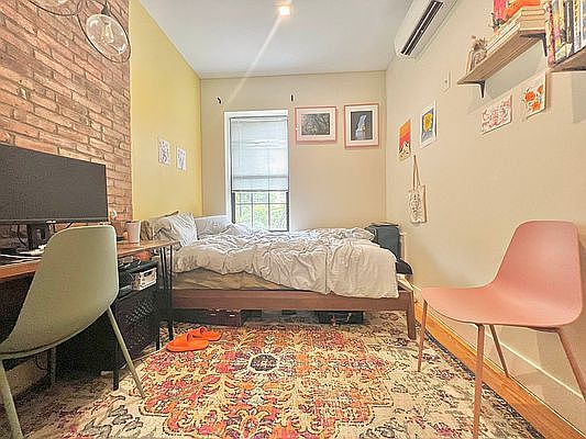 2nd image of 23 Hart St #1