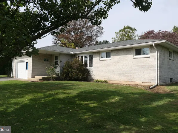 267 Airport Rd, Fredericksburg, PA 17026