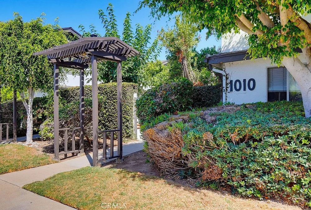 3 bed, 1167 sqft, $3,600 — Photo 3