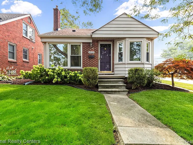 4521 Elmwood Ave — Photo 1