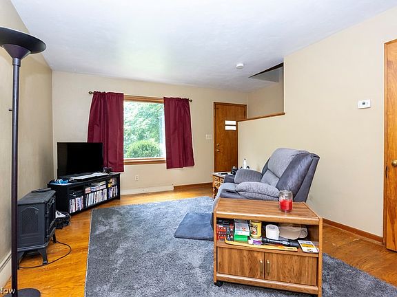4th image of 1813 Burbank Rd