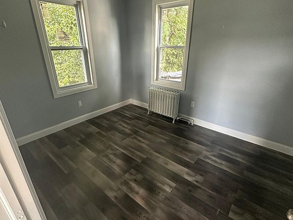 3rd image of 921 Post Ave Floor 1