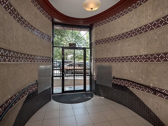 3rd image of 601 Pelham Pkwy N APT 218