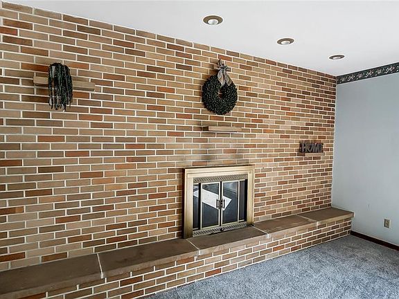 3rd image of 2914 Thomas Dr