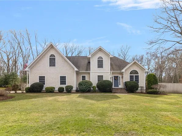 1 Minuteman Ln, Swansea, MA 02777