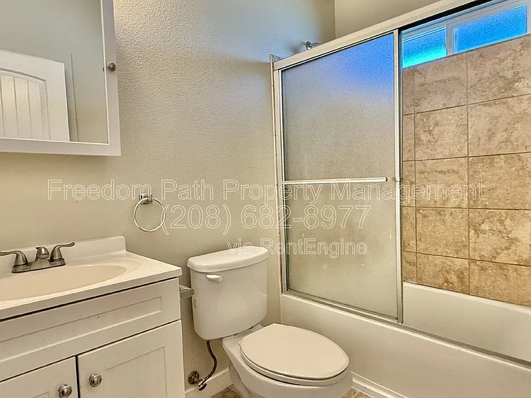 1212 E Sherman Ave — Photo 9