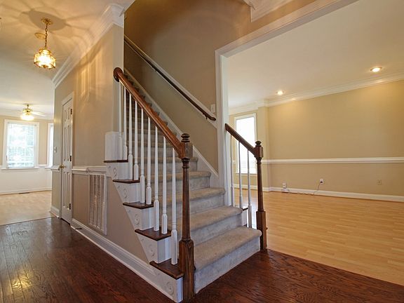 2nd image of 404 Adler Ln