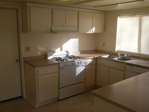 3rd image of 24600 Chippewa Trl