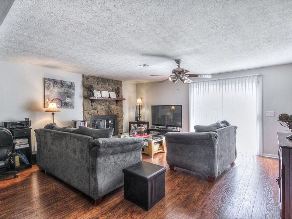 1st image of 2814 Lake Forest Dr