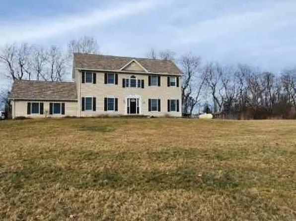 92 Canfield Drive, New Cumberland, WV 26047