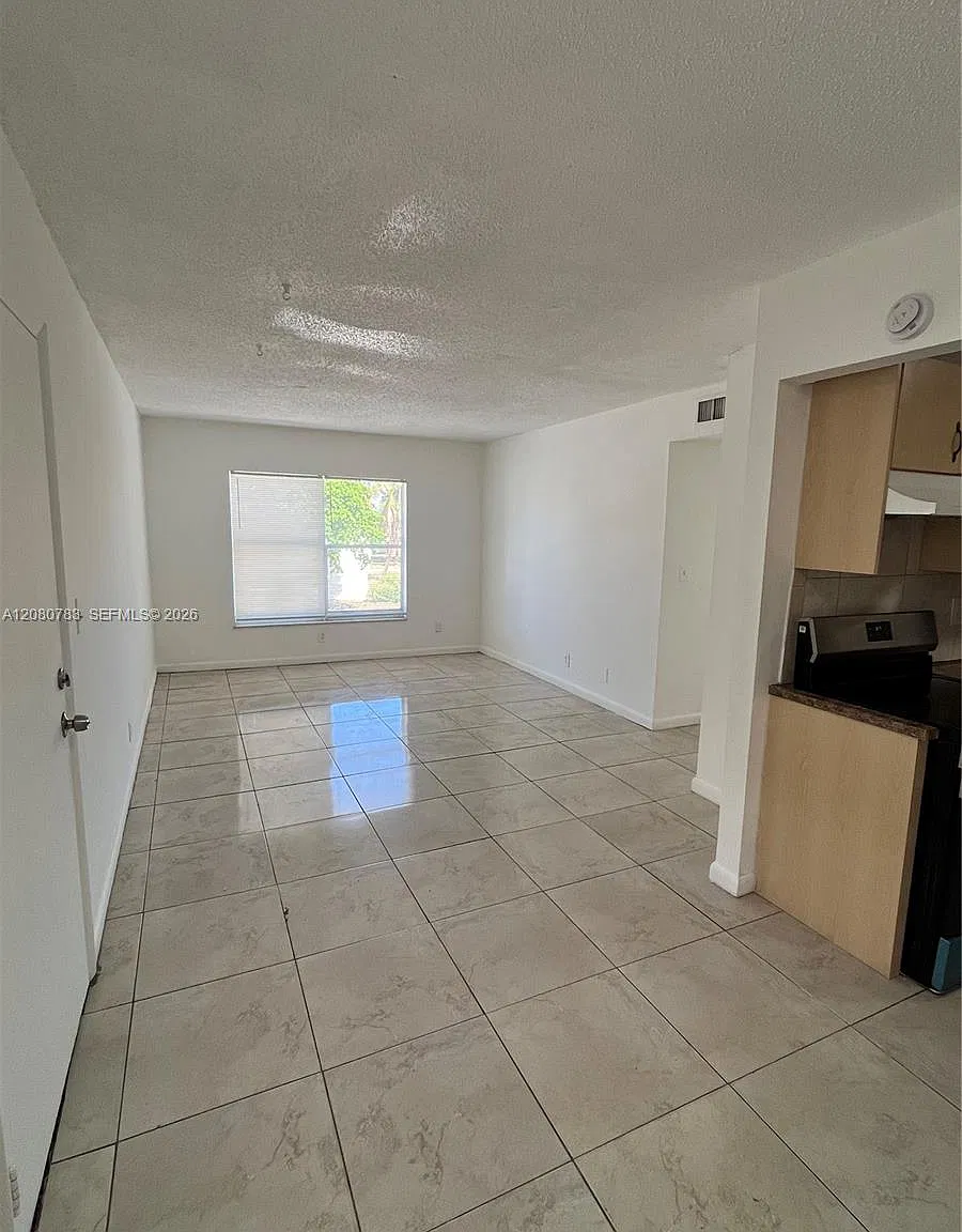 Deerfield Palms Condo — Photo 3