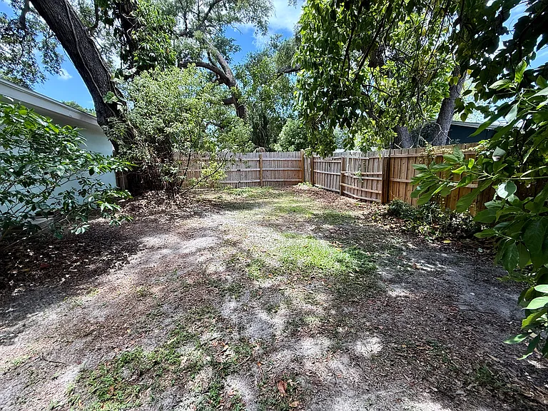 677 Oakwood Dr — Photo 31