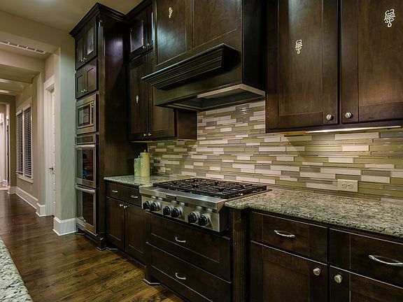 5th image of 902 Sweet Grass Ln