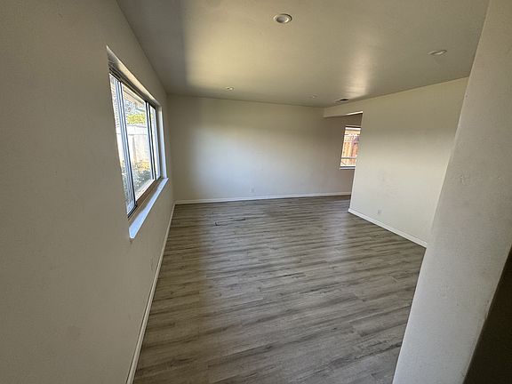 5th image of 572 N 17th St