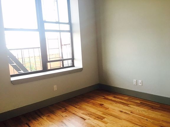 4th image of 174 Woodward Ave #2