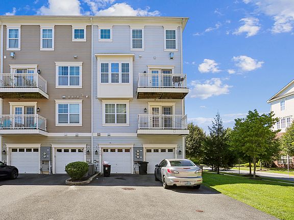4th image of 402 Orchard Ridge Dr