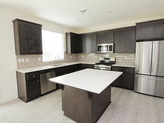 5th image of 1105 Pearl Dr