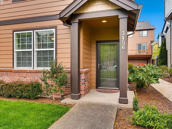 3rd image of 3456 SE Pepperwood Way
