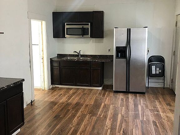 3rd image of 5716 Fullerton Ave