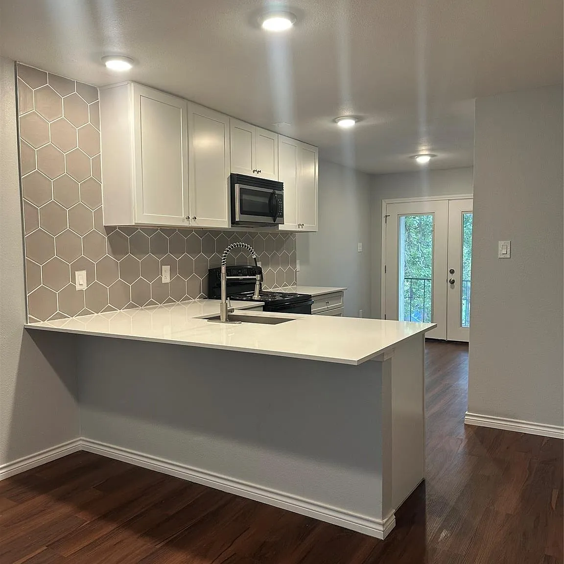 2 bed, 2.0 bath, 1025 sqft, $1,250 — Photo 2