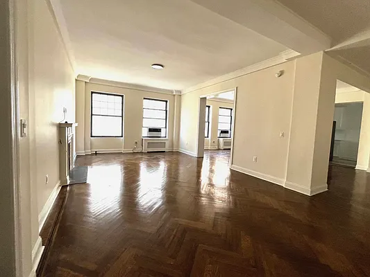 Rented by Moises Farhart, LREB | media 23