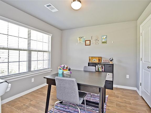 5th image of 2206 W Margaret St