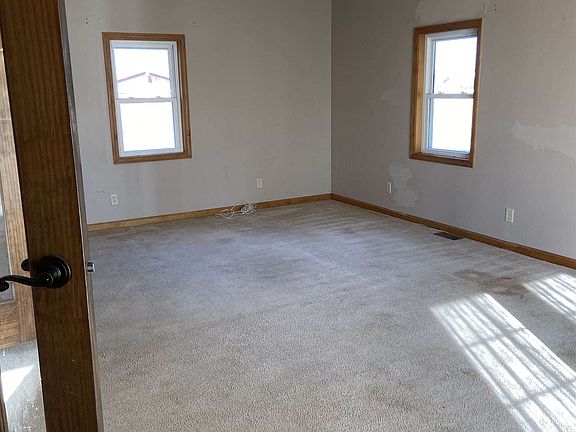 4th image of 10000 E County Road 500 N