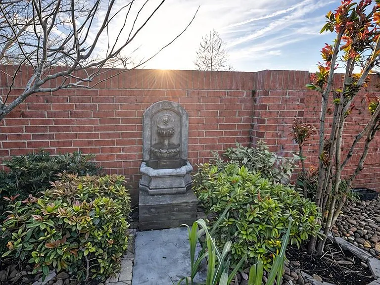 4415 Rolling Field Ln — Photo 36