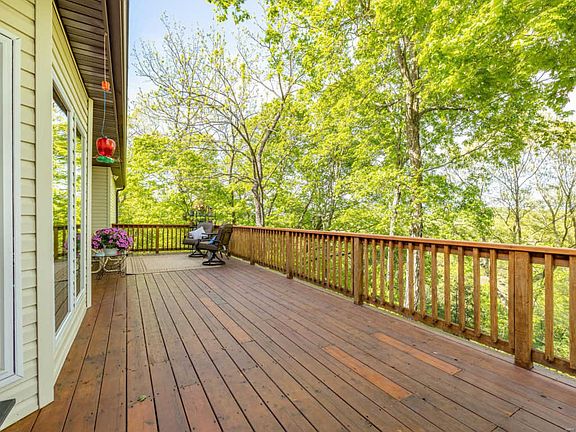4th image of 100 Autumn Lake Ct