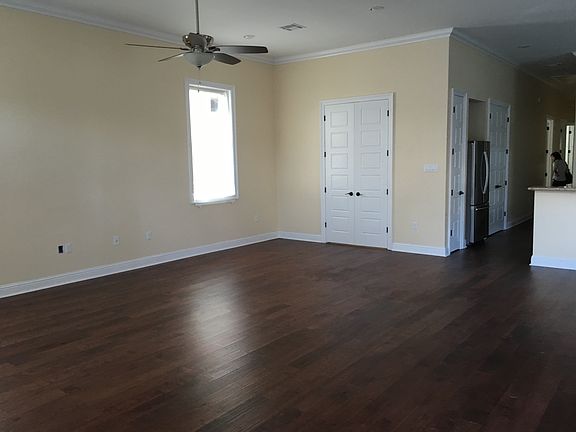 3rd image of 1200 Louisa St.