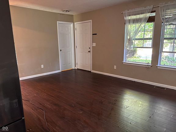 3rd image of 3758 S Walter Ave