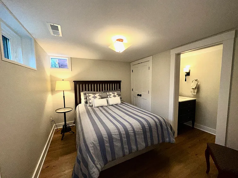 210 N Breese Ter — Photo 36