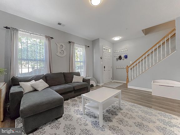 4th image of 23122 Lilac St