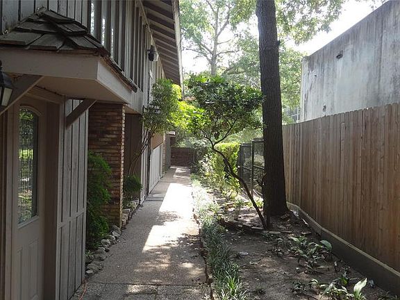 2nd image of 4944 Woodway Dr APT 25