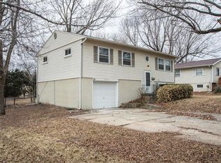 10022 Antioch Rd, Overland Park, KS 66212